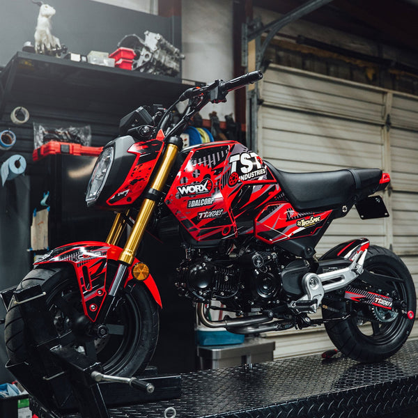 Grom 2025-2026 TST Industries (Red) Theme Matte (Satin) 【メーカー